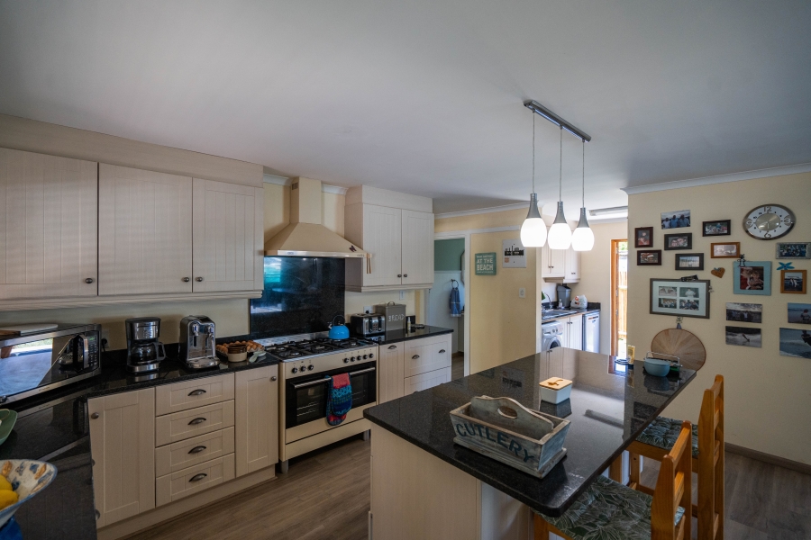 5 Bedroom Property for Sale in Seafield Eastern Cape